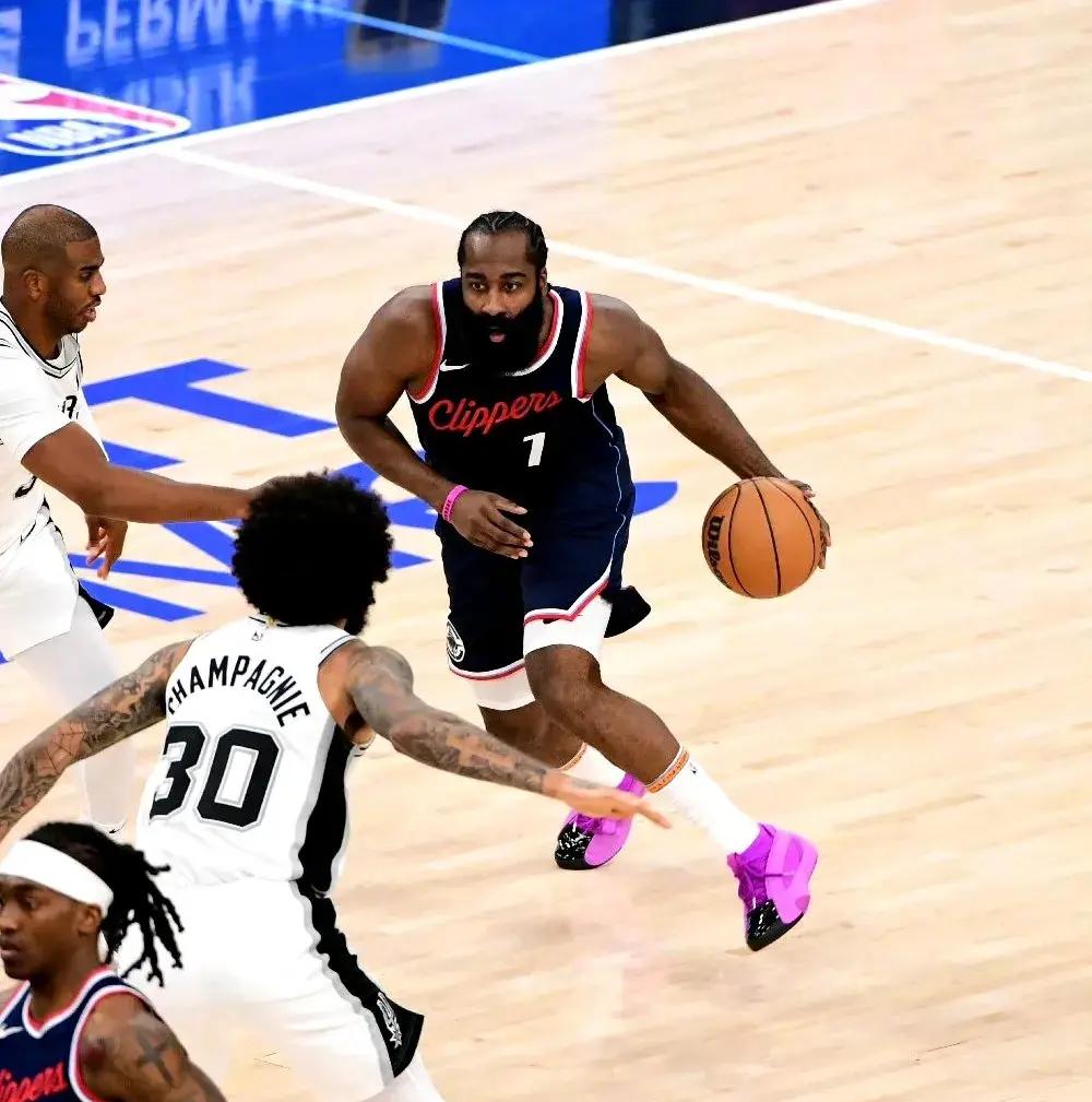 小牛遭湖人逆转,晋级西部半决赛 小牛遭湖人逆转,晋级西部半决赛