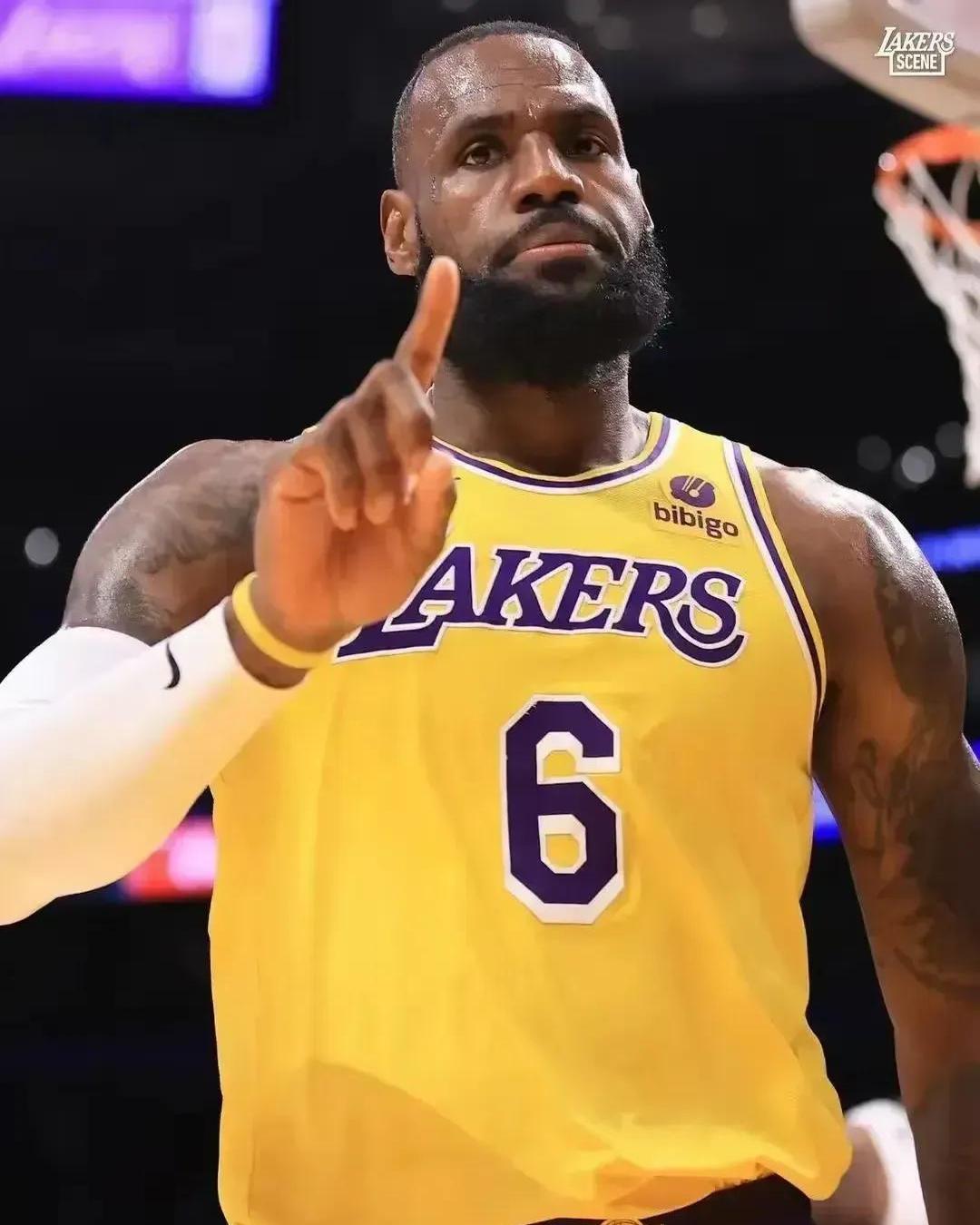 湖人队主场失利,詹姆斯表现稳定 湖人队主场失利,詹姆斯表现稳定