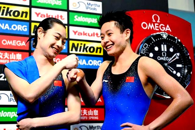 匈牙利女子游泳名将摘得两金，喜获好运