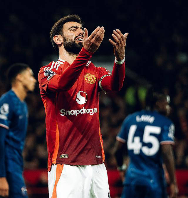 比赛场上的精彩瞬间，再现球员们的决心与努力