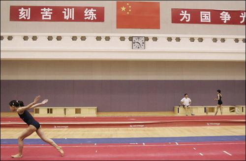 乌兹别克队运动员刻苦训练，实现夺冠