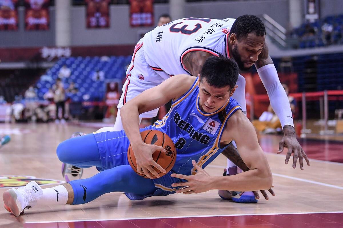 河北男篮遭遇惨败，反扑无力