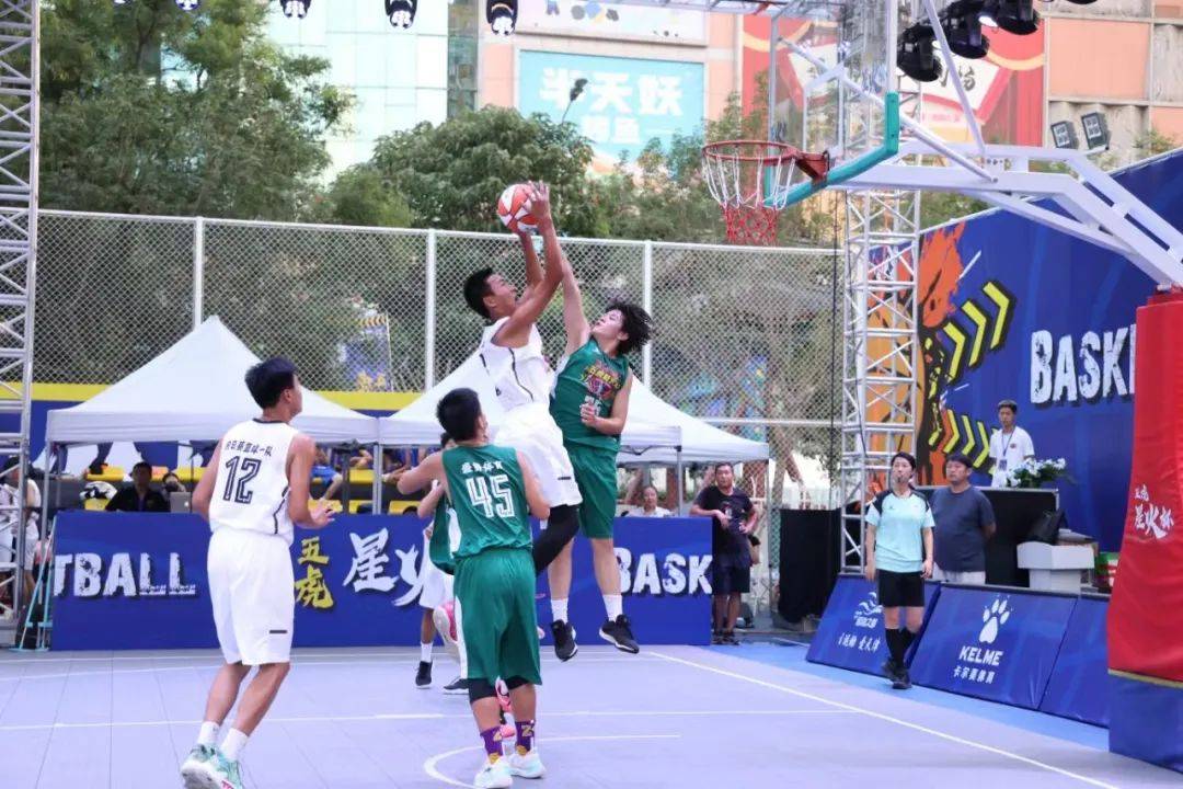 英国威廉希尔-美洲篮球赛场庆祝活动，欢乐洋溢