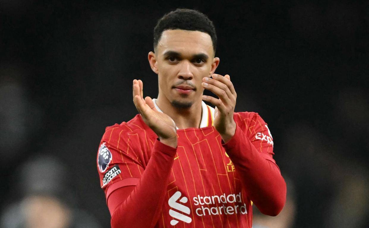 阿诺德助攻创造进球,为球队晋级 阿诺德助攻创造进球,为球队晋级