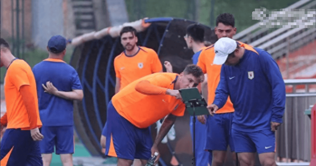 威廉希尔中文站-天津队临危逆转，逆袭击败对手