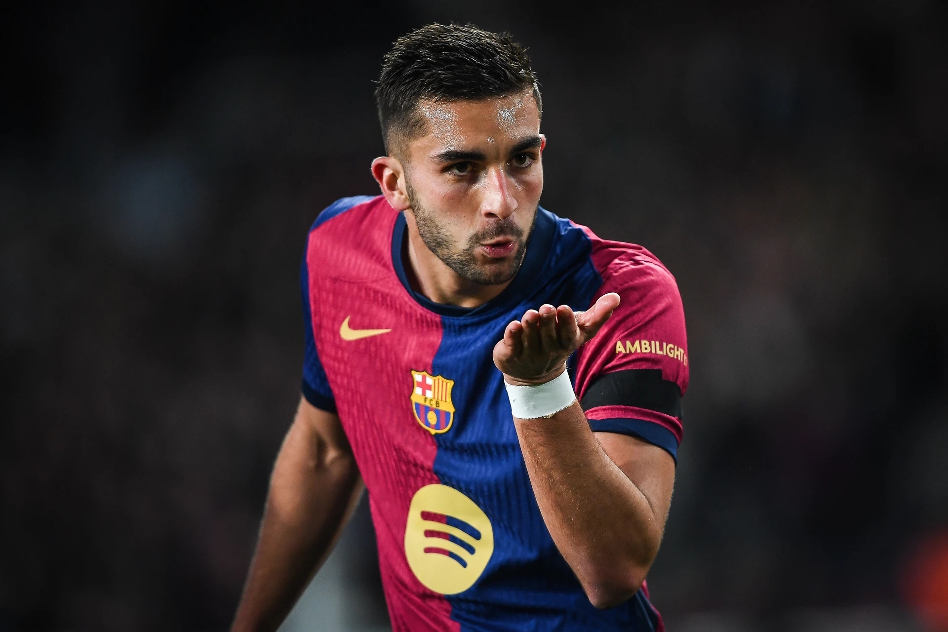 威廉希尔官网-巴萨豪取小组头名，对局淘汰赛信心十足