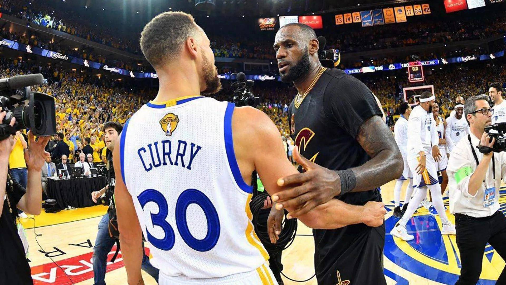 勒布朗詹姆斯季后赛大爆发，率队击败对手