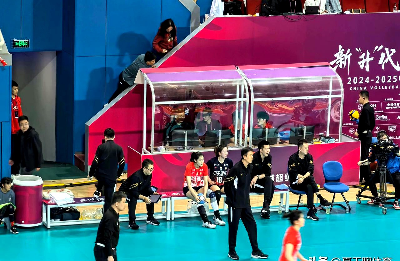 威廉希尔官网-比赛场上胜负难分，实力悬殊，全力拼搏