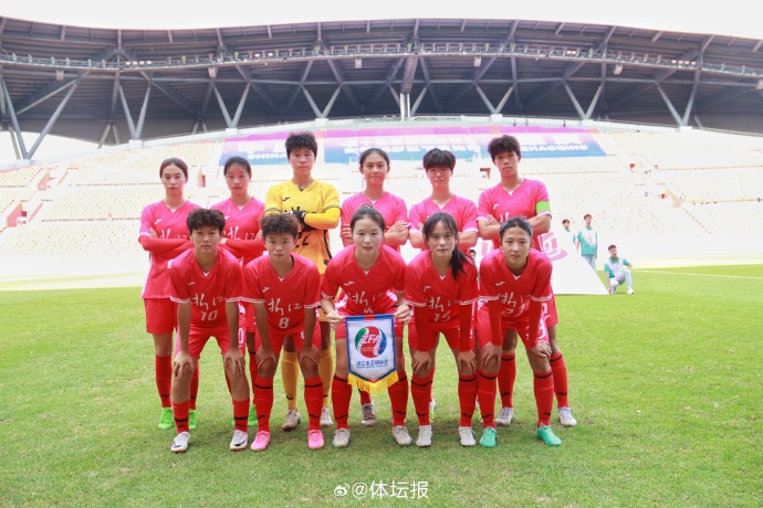 扬名海内外，中国女足出征赢得掌声