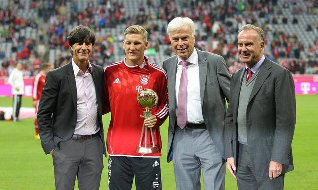 拜仁慕尼黑球员私下迎来结队聚会，团结一心