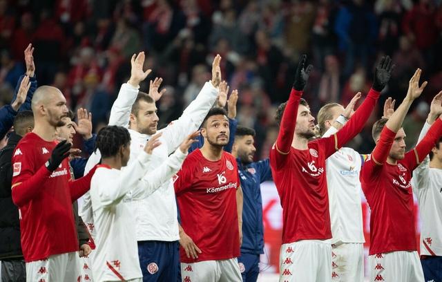 美因茨客场不敌RB莱比锡,遭遇三连败走低积分榜 美因茨客场不敌RB莱比锡,遭遇三连败走低积分榜