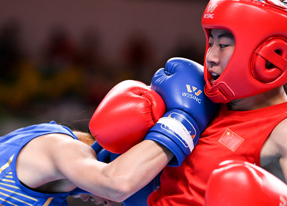 英国威廉希尔-印度选手获得拳击女子51公斤级半决赛胜利