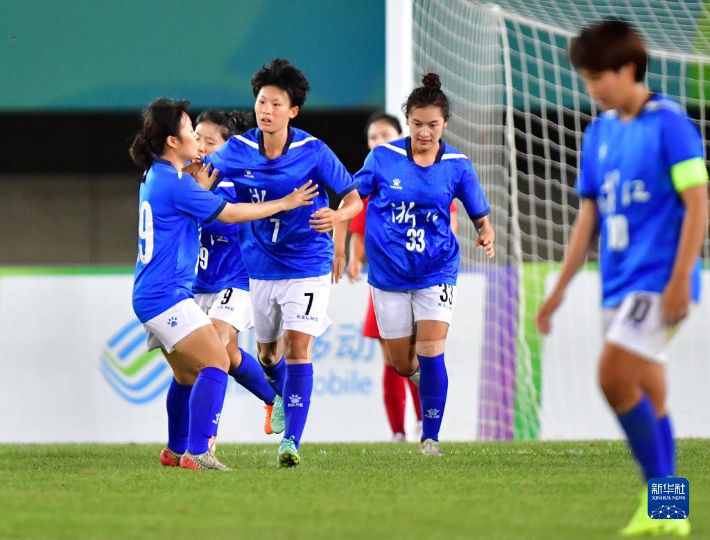 优秀的女子足球队在国内体育舞台上取得胜利