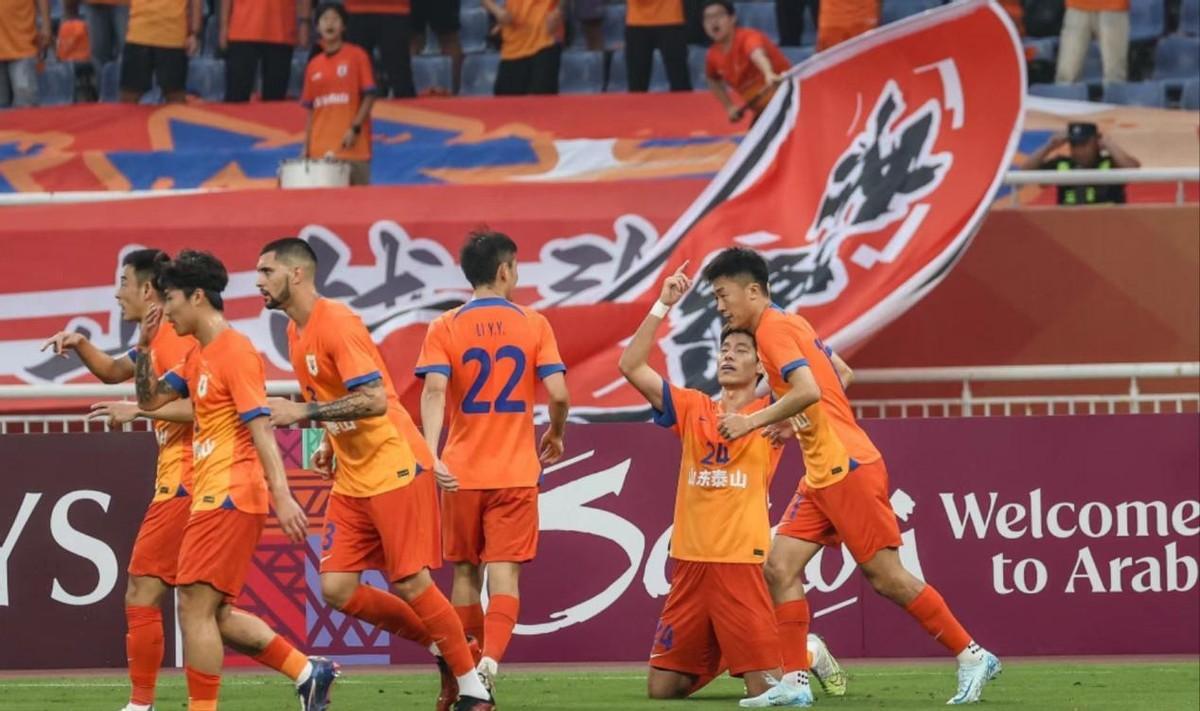 威廉希尔官网-中超联赛各队厮杀激烈，胜负悬念频现