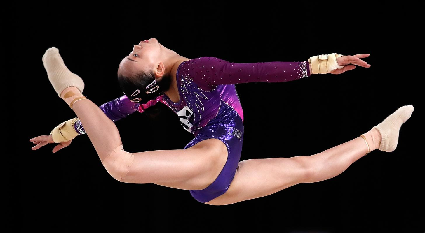 体操女子全能决赛角逐，美国选手优异表现夺冠！
