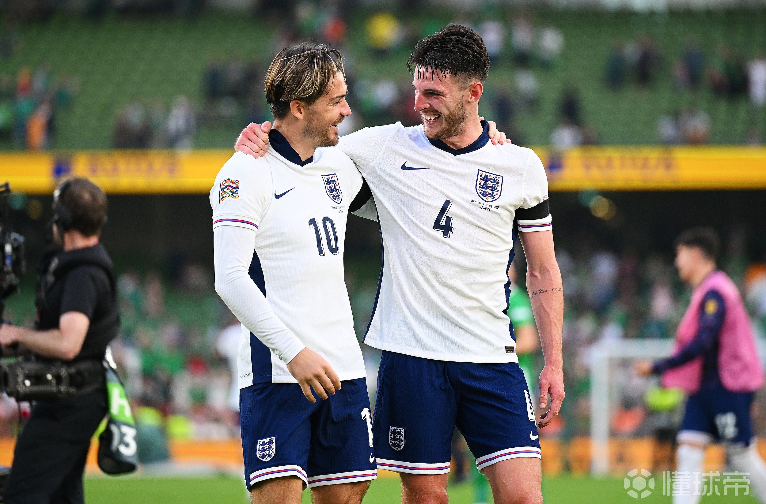 英格兰队目前领先，追逐着锦标赛的梦想