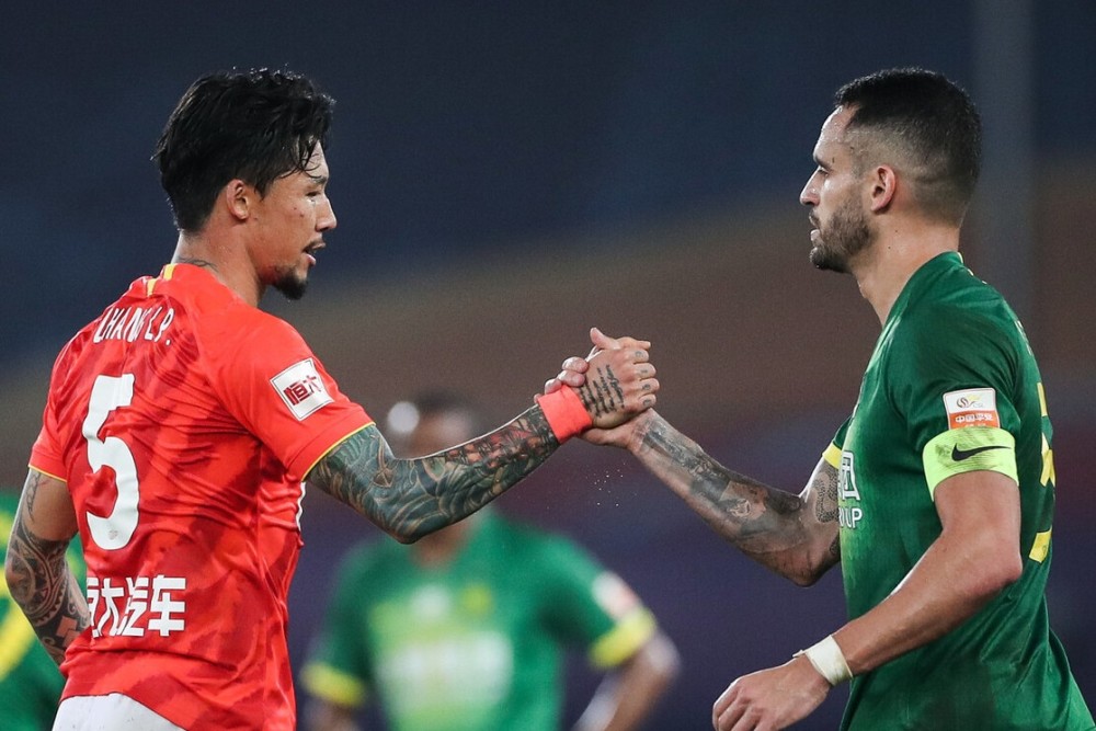 英国威廉希尔-焦灼心情！双方球队实力较量胶着，决胜之际