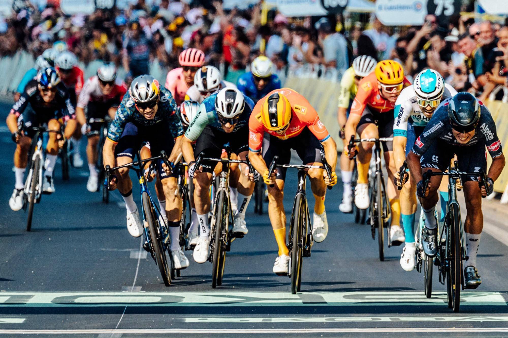 威廉希尔app-奋发向前!RB莱比锡队士气高昂,冲刺胜利