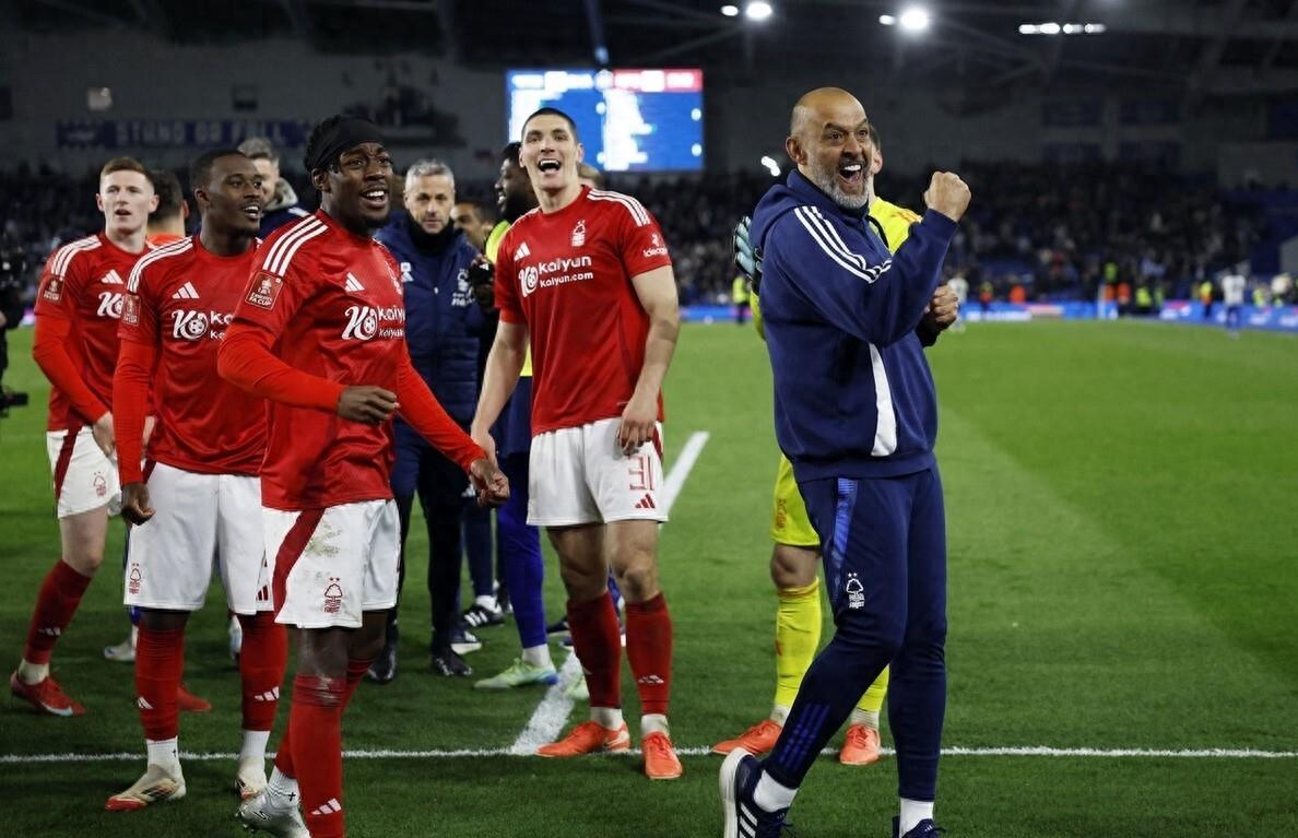 威廉希尔官网-曼城主场惨败，英超豪门陷入连败危机