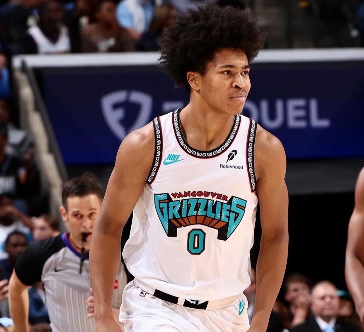 NBA季前赛：年轻新秀展现出色表现