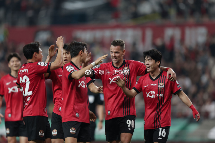 足球风云再起，球队实力碰撞掀起热闹局面