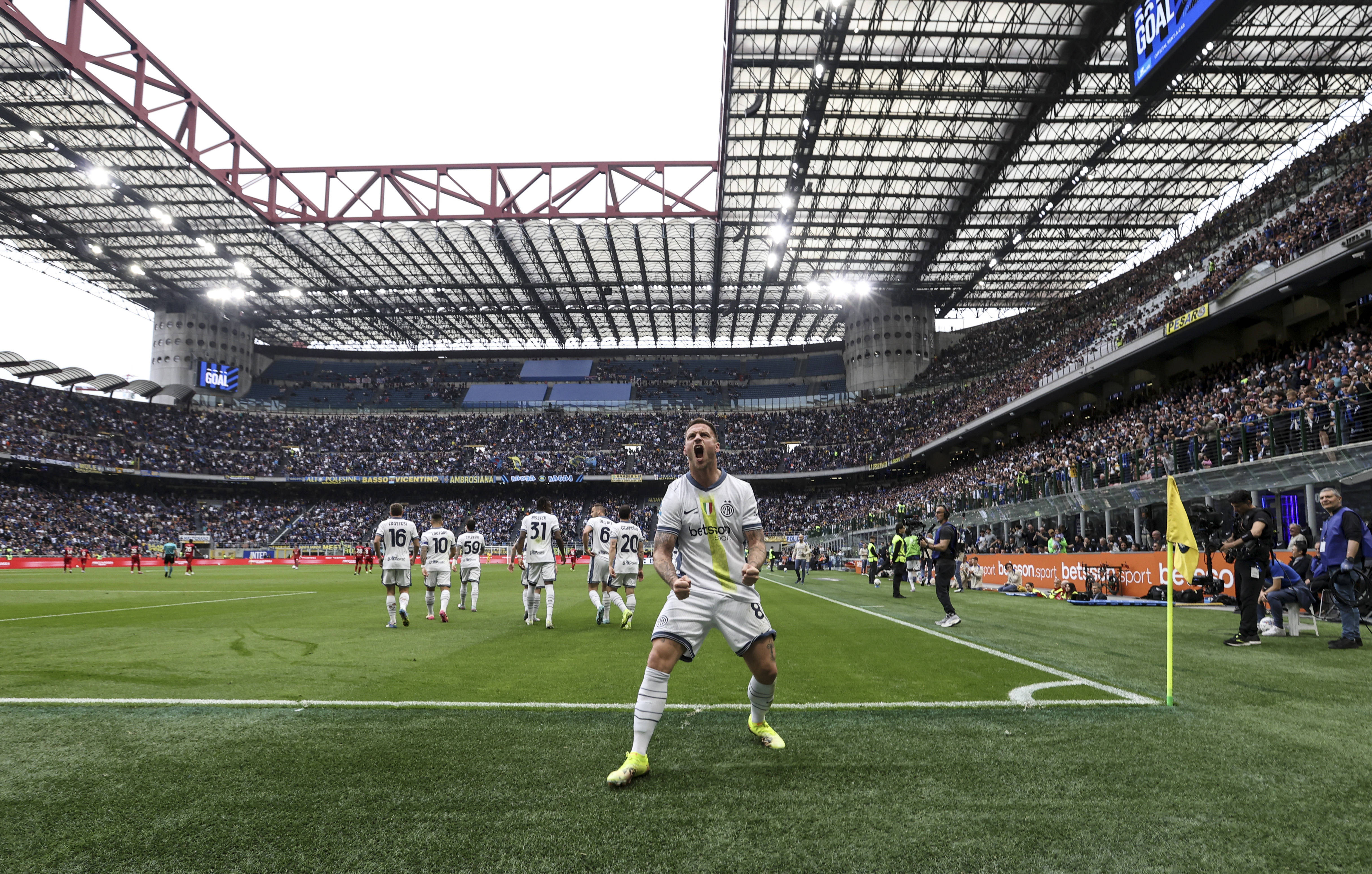 意甲主场告捷跻身前四争冠集团