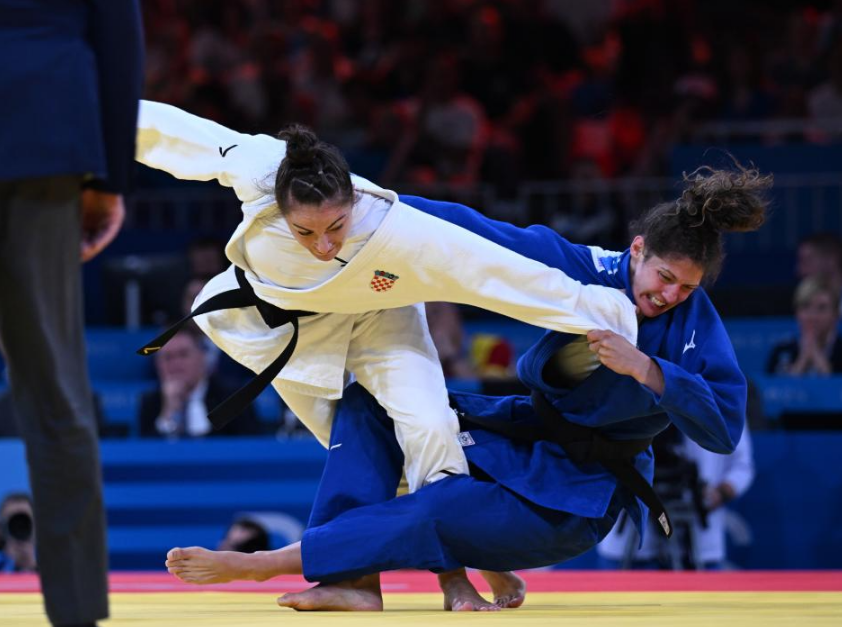 功亏一篑：柔道选手惜败获得亚军