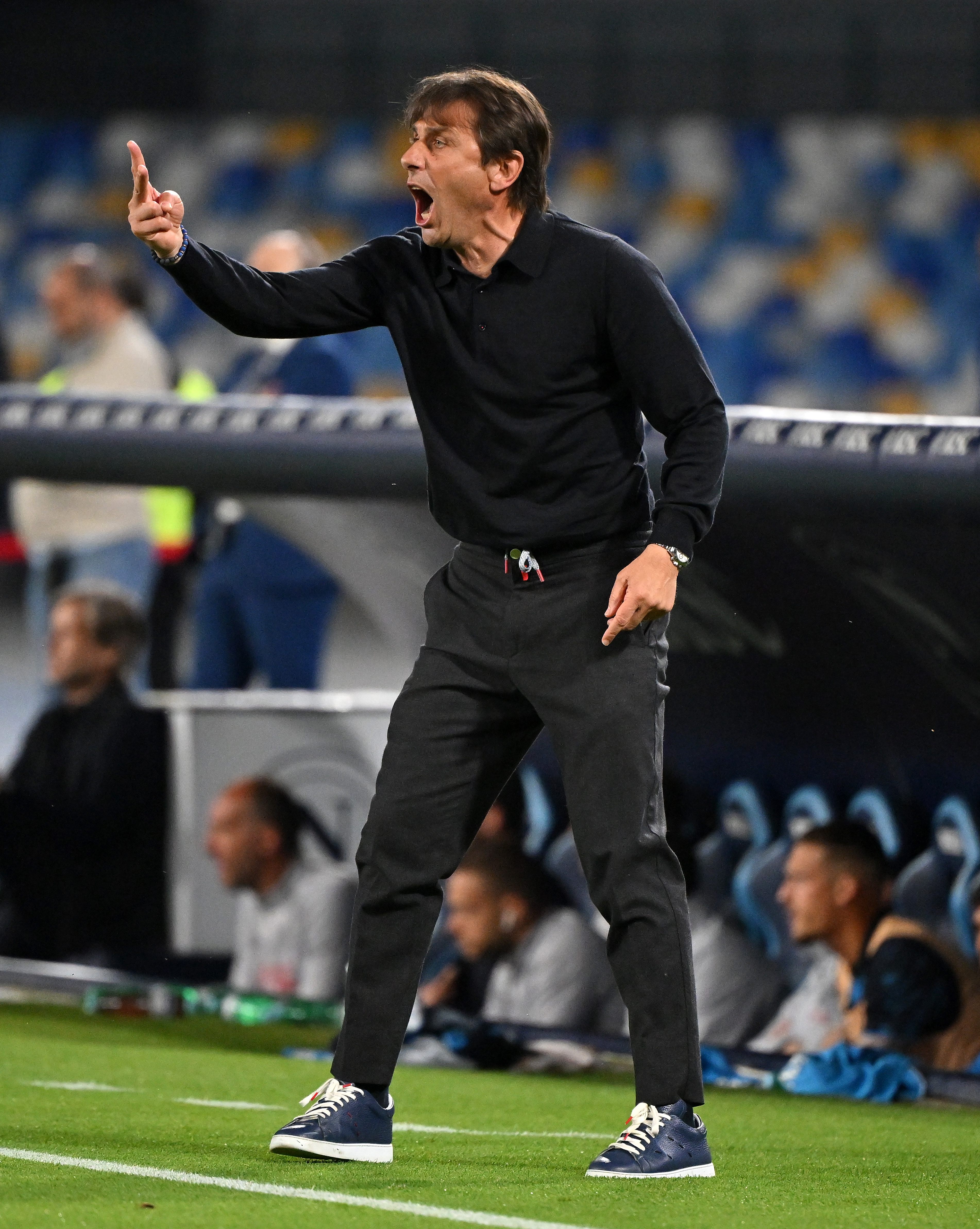 英国威廉希尔-那不勒斯主力后卫遭伤病困扰，球队防守受挑战