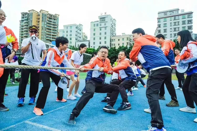 卓越篮球技巧的展示，谁将称雄赛场？