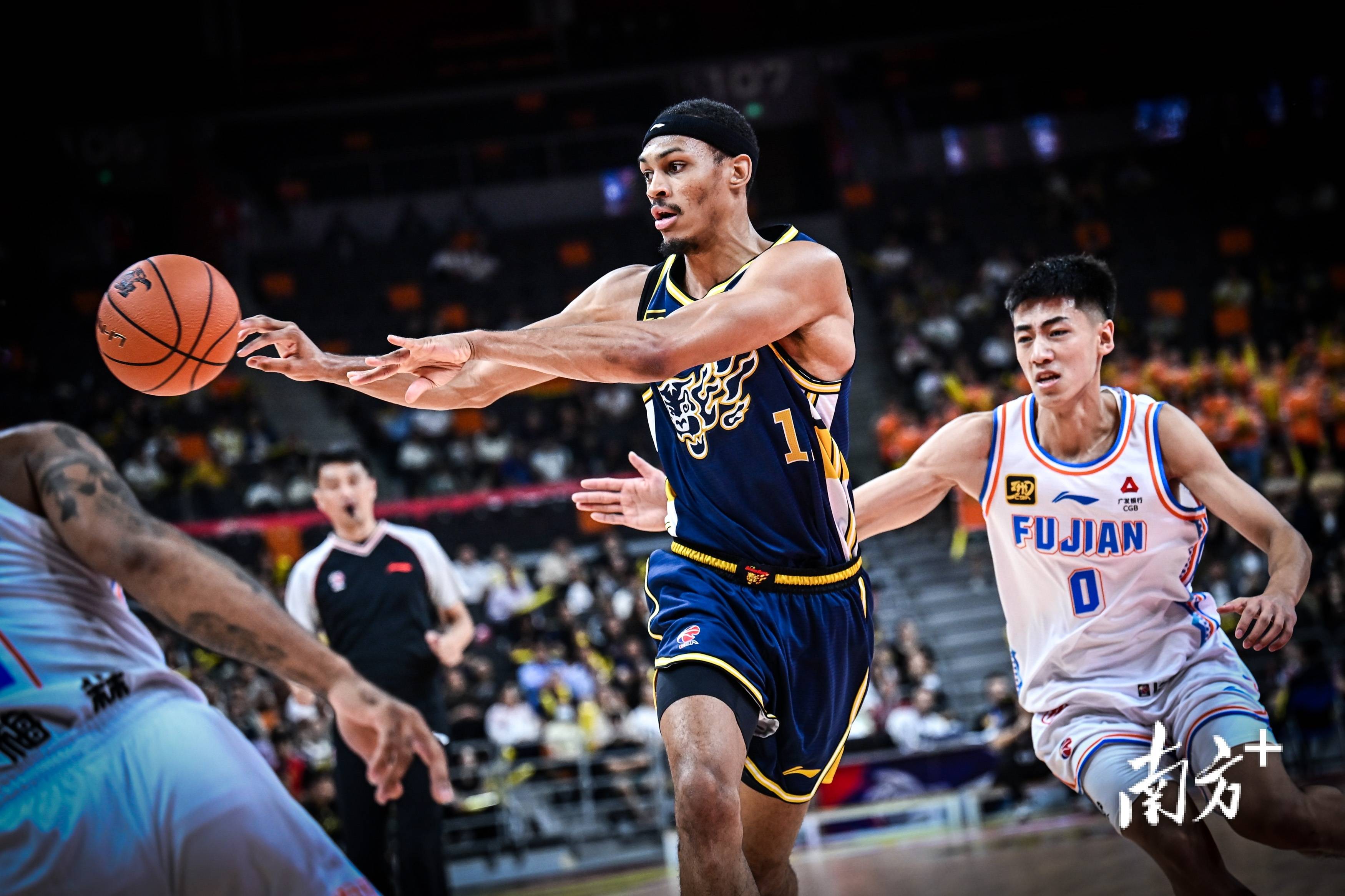 福建队意外胜出,引发球迷热议和讨论 福建队意外胜出,引发球迷热议和讨论