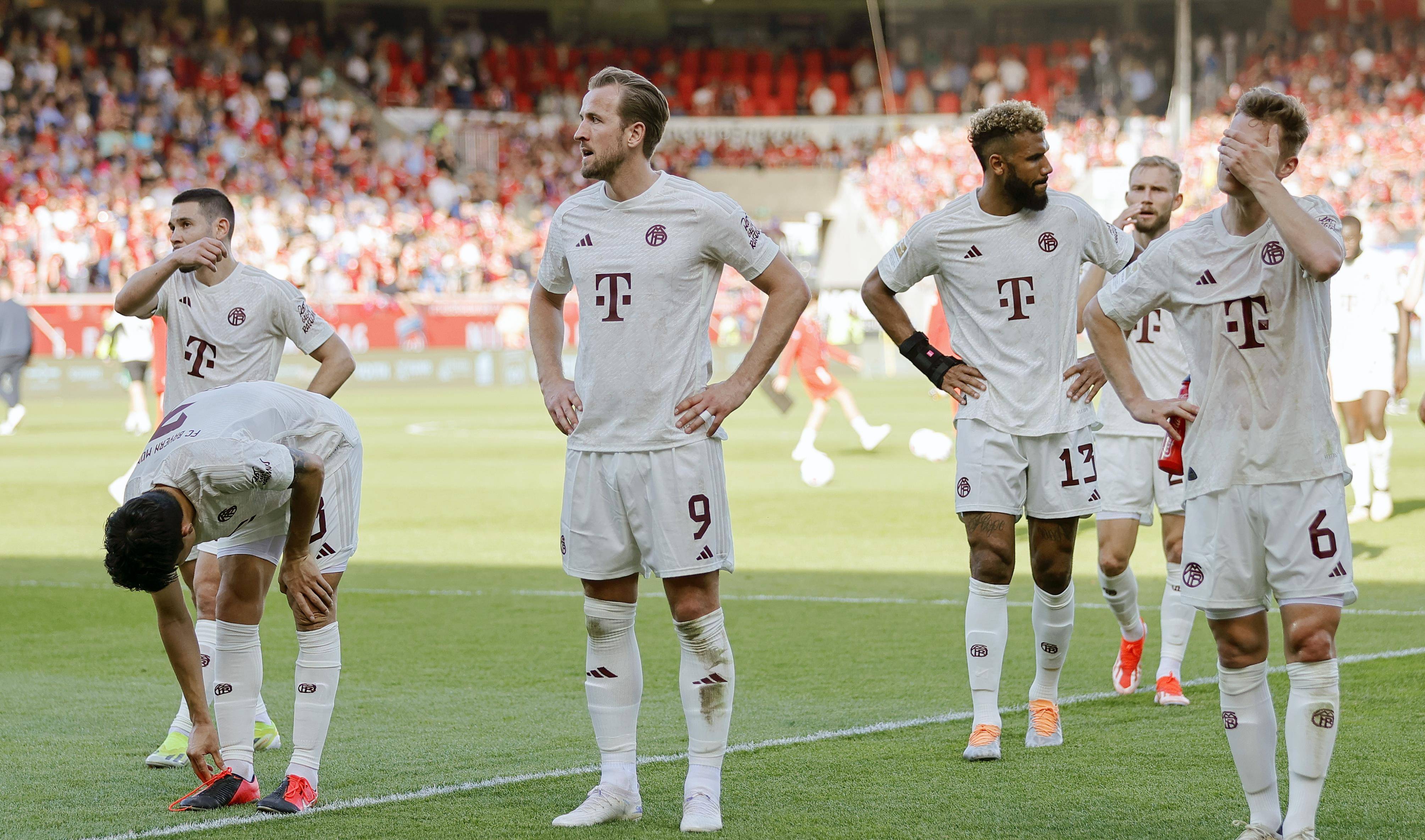 拜仁主帅承认战术调整错误，球队需重组阵容