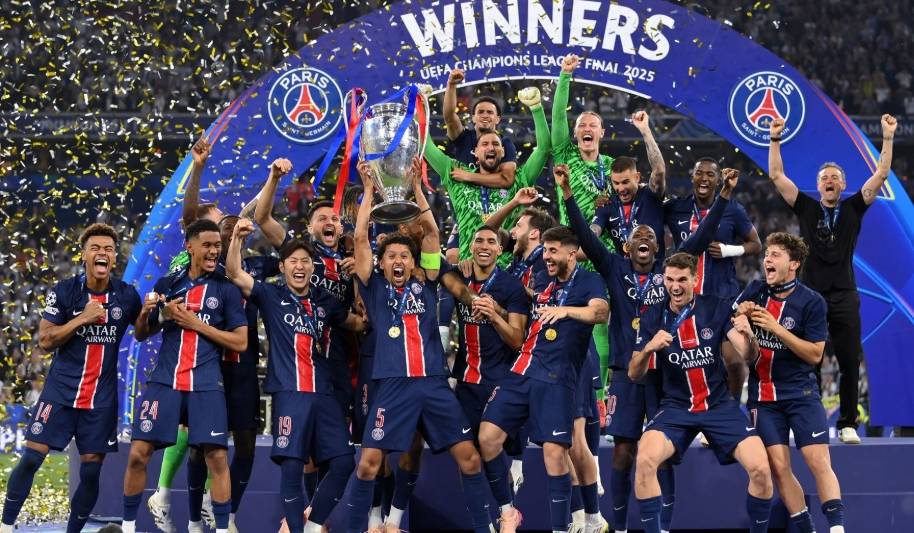 高水平比赛！德国联赛强队携手竞技，球迷热情看台