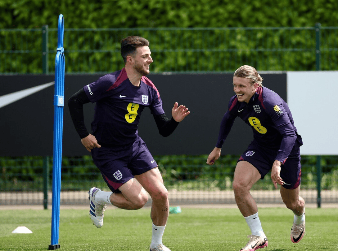 英格兰球队实现重大转会，引起球迷热议