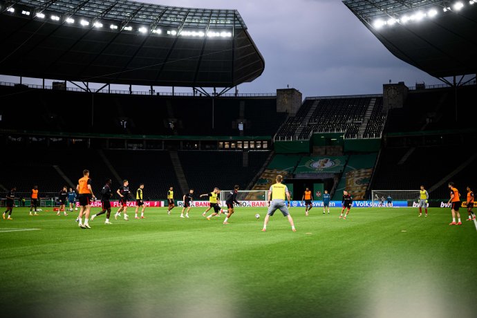 英国威廉希尔-凯泽斯劳滕主场不敌勒沃库森，遗憾失利