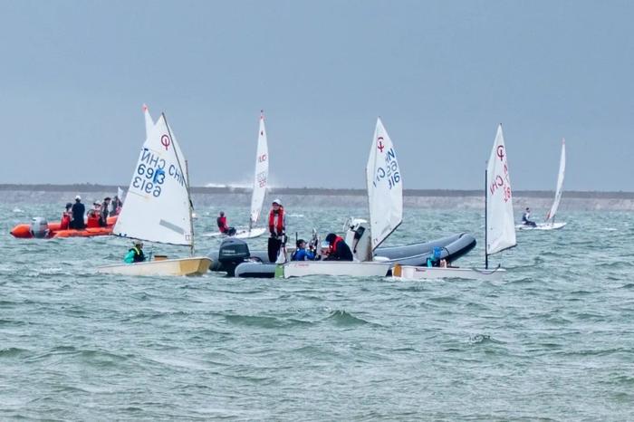 英国威廉希尔-加拿大帆船队冲刺赢得帆船比赛冠军