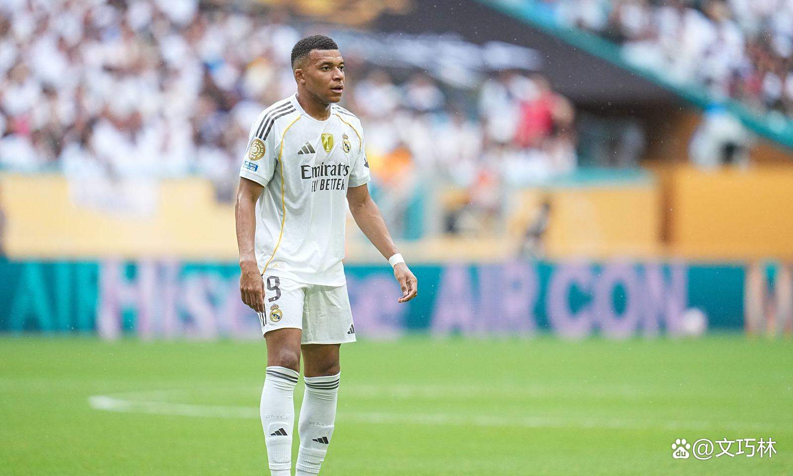 尤文图斯门将神勇扑救，展现超群实力