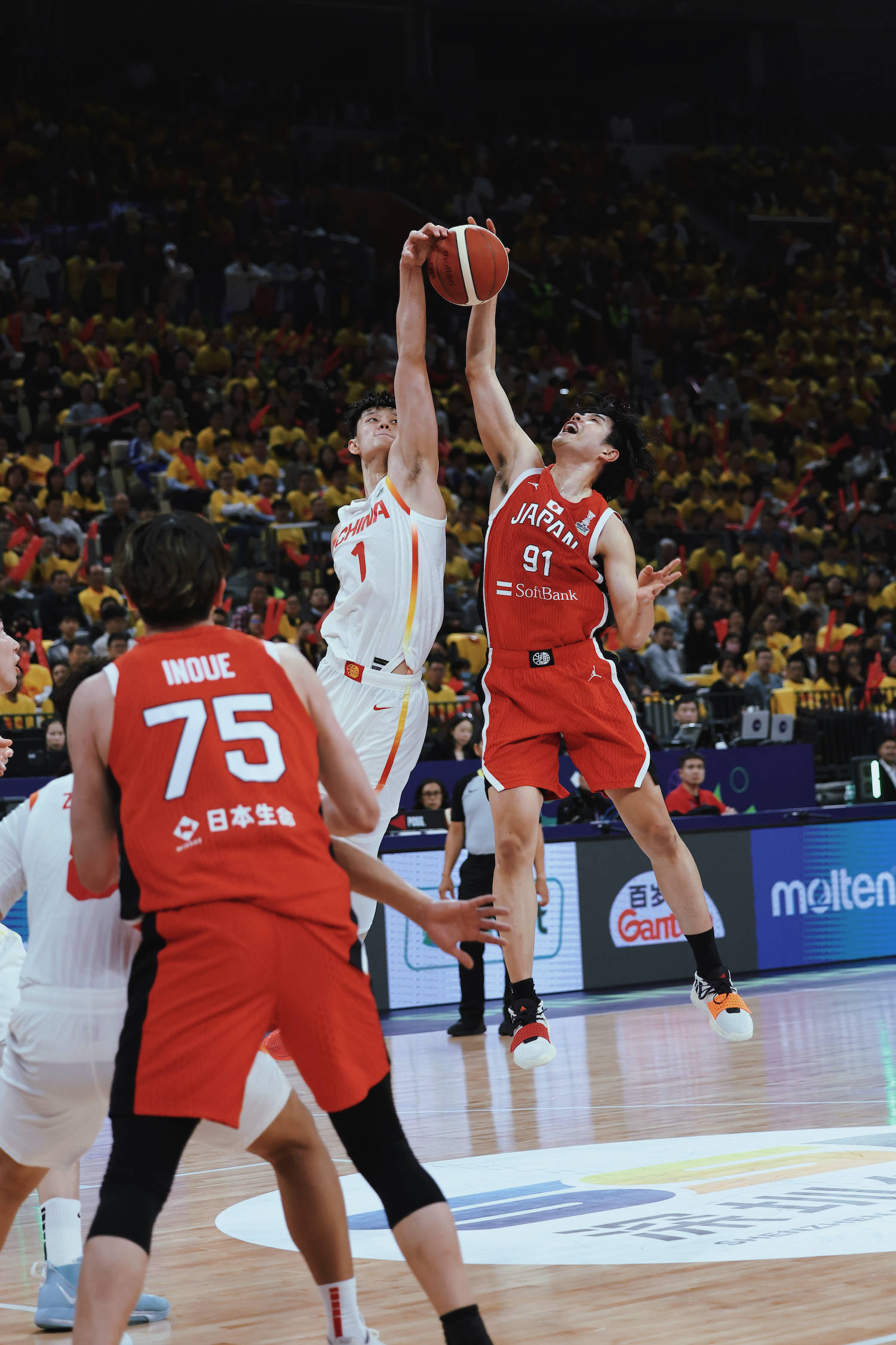 深圳队实力强劲再胜重庆队，晋级轻松获胜