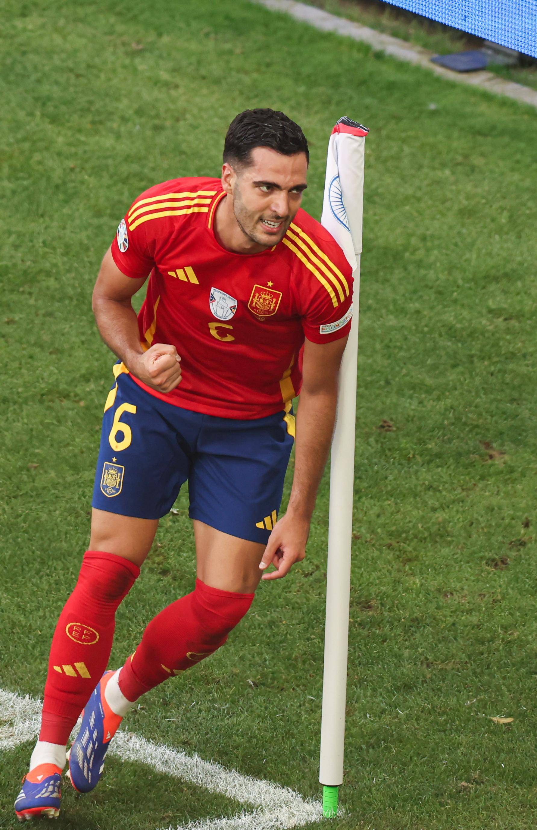 西班牙球员状态火爆，助球队实现逆转胜利