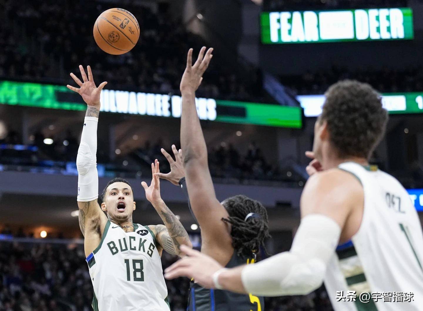 雄鹿队客场落败,球迷对球队战术调整意见纷纷 雄鹿队客场落败,球迷对球队战术调整意见纷纷