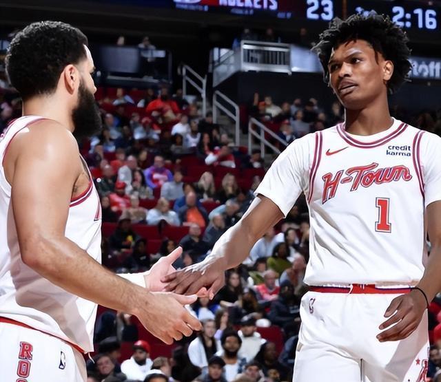 威廉希尔官网-内线主力受伤,球队防守岌岌可危