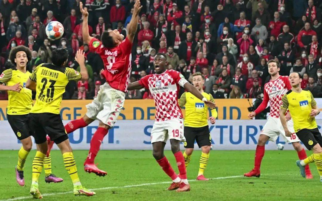 弗赖堡主场吞下败仗，冲击破功