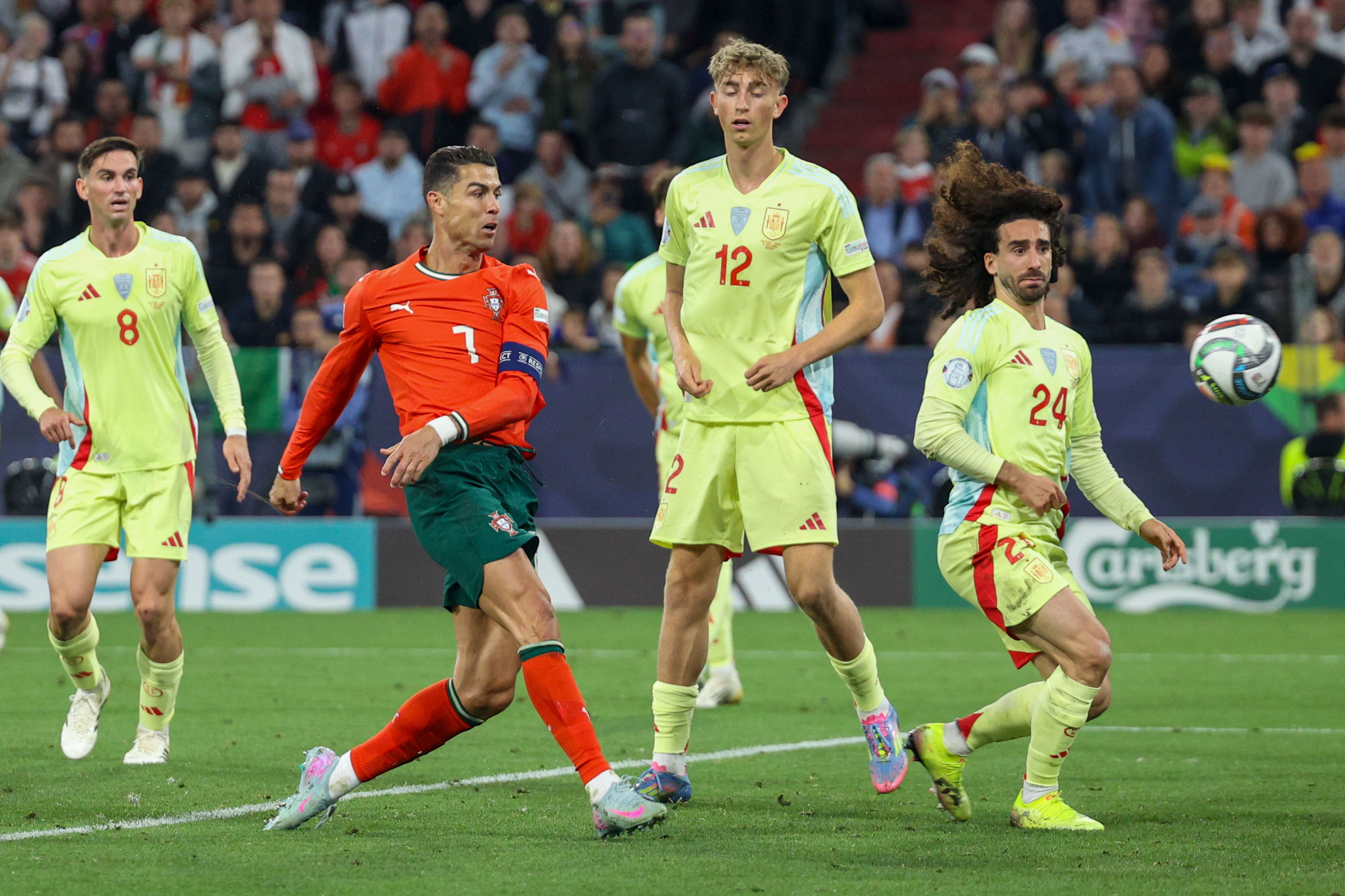 葡萄牙队力克荷兰夺得欧洲冠军 葡萄牙队力克荷兰夺得欧洲冠军