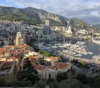 摩纳哥队球员彼得波马马参加慈善活动，献爱心