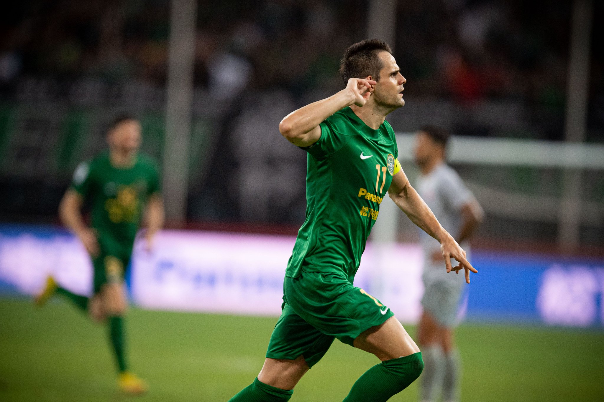 威廉希尔官网-布里斯托尔城球队突破困境，取得胜利