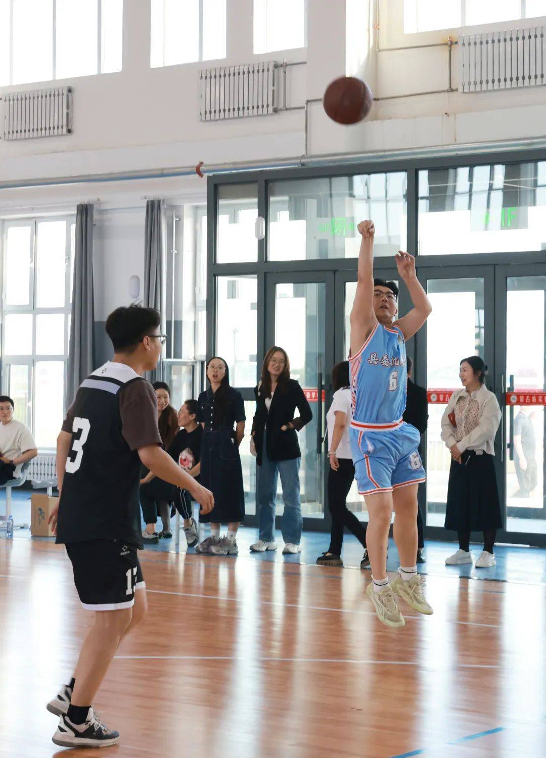 威廉希尔app-精彩瞬间回放，赛场情绪高涨