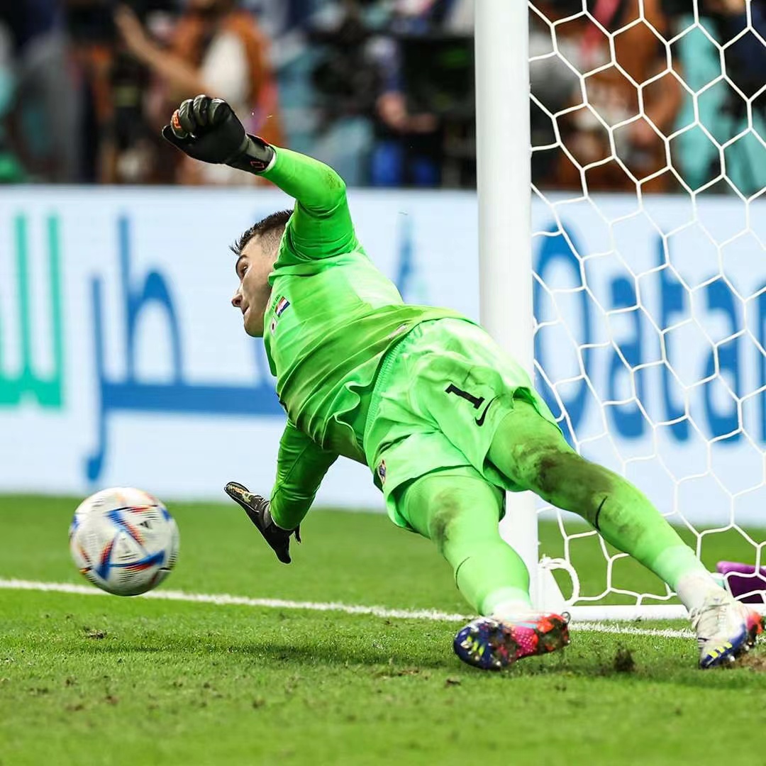 威廉希尔app-多米尼克蓝球选手制胜关键球，晋级决赛