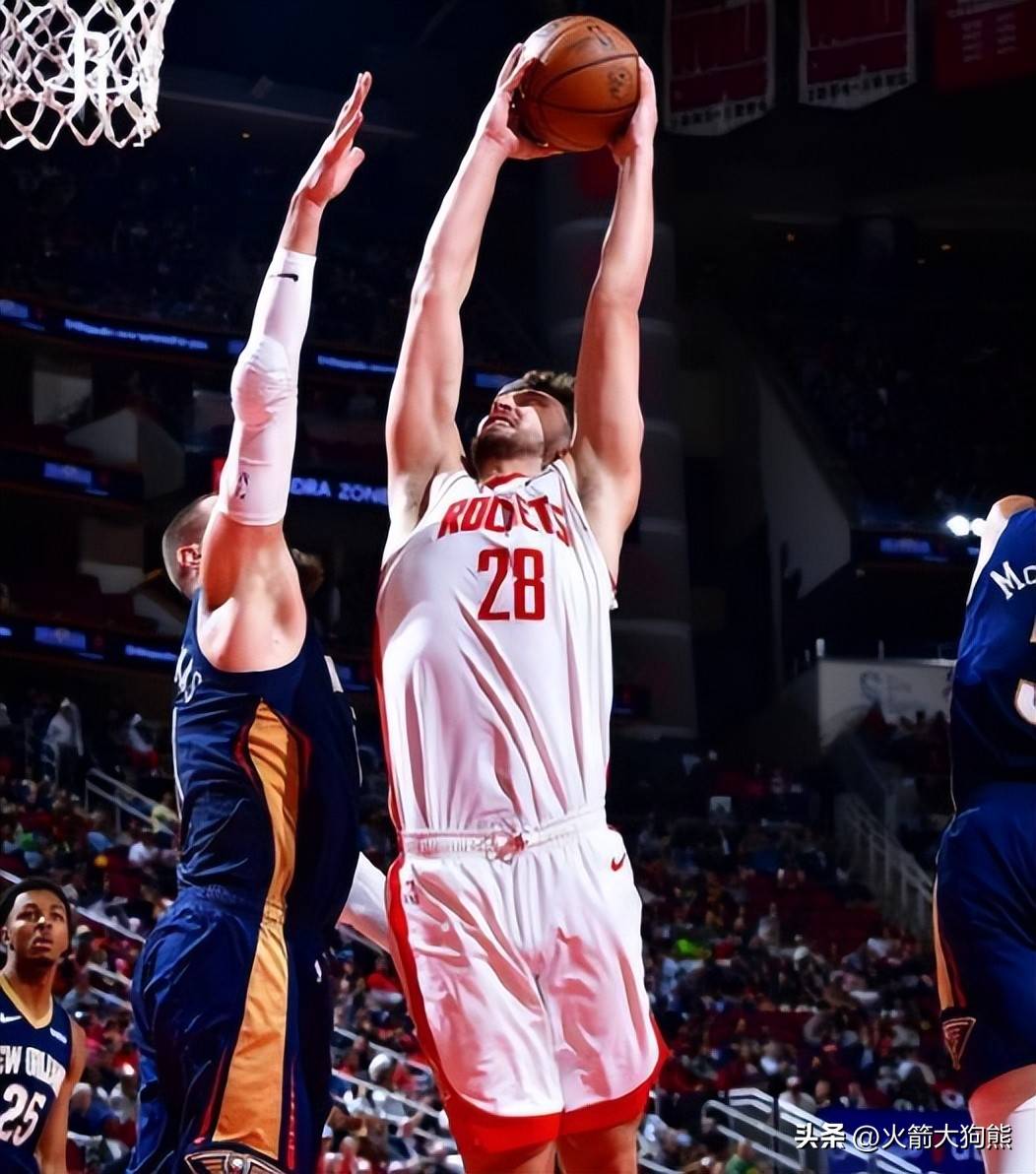 火箭队签下新外援,加强内线优势争取总决赛资格 火箭队签下新外援,加强内线优势争取总决赛资格