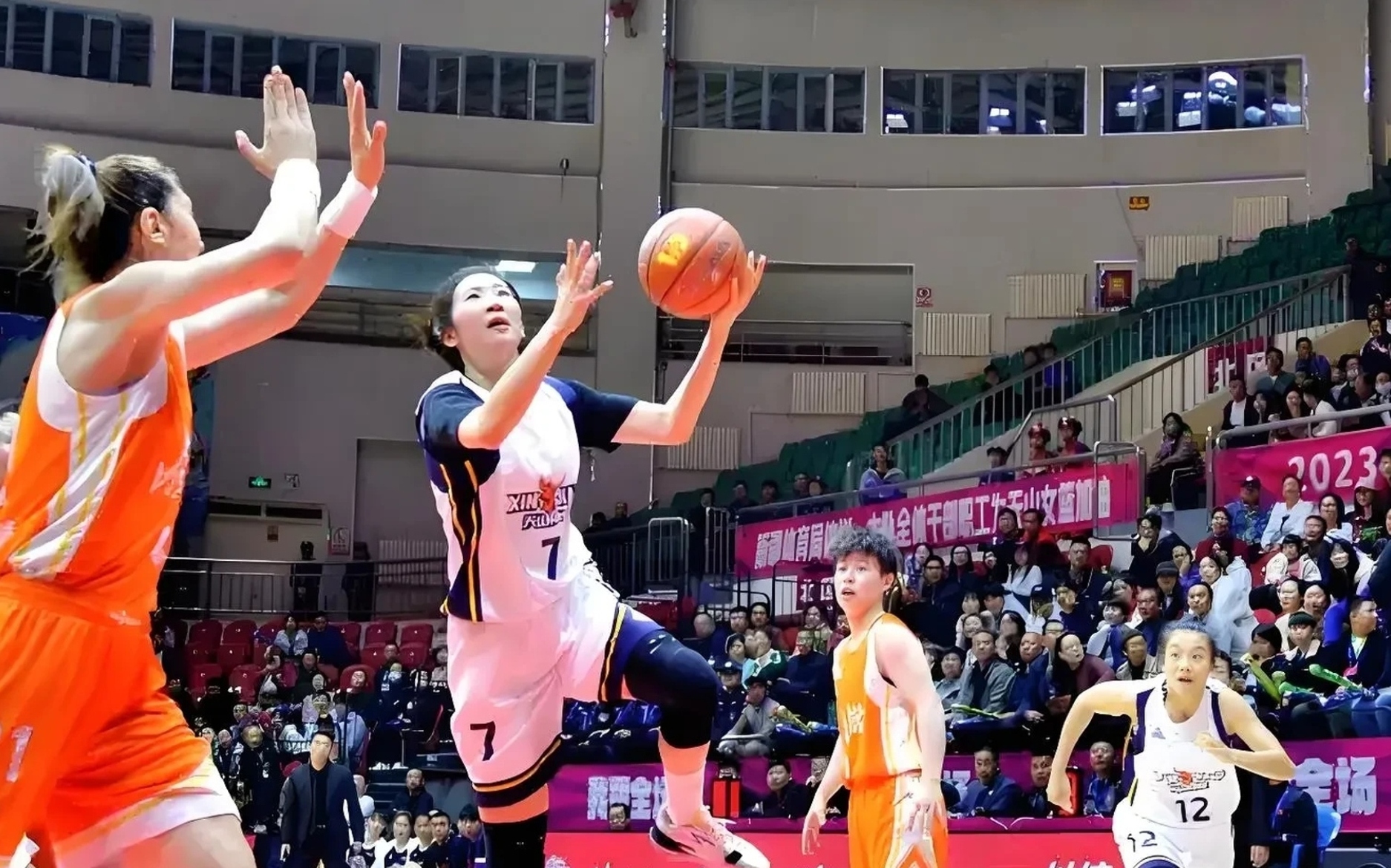 英国威廉希尔-内蒙古女篮奋力抗衡,挺进决赛!