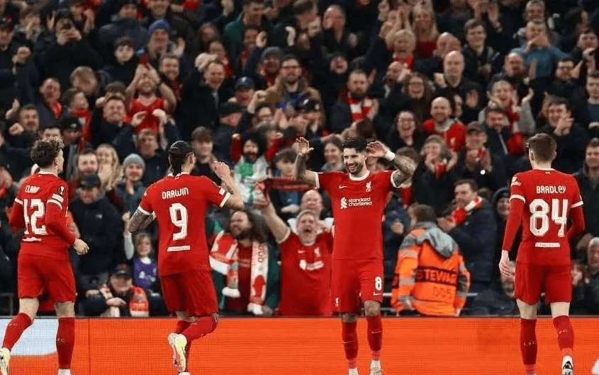 英国威廉希尔-曼城客场不敌狼队,积分差距拉大