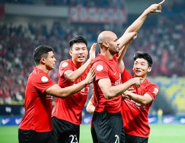 国安主场豪取连胜，李可成为全队焦点